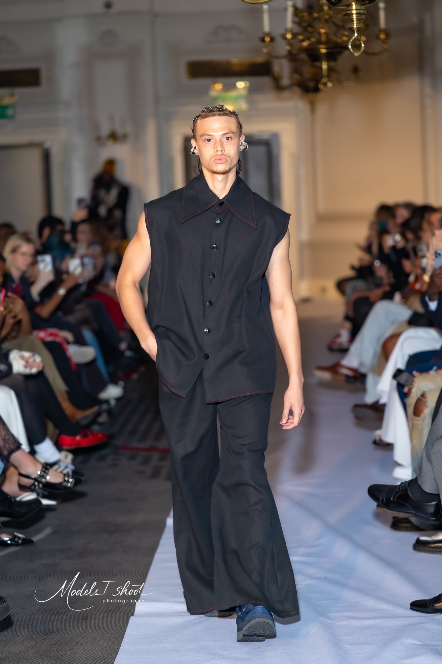 Sleveless Top of the Jerico Set in Black Linen-Cotton