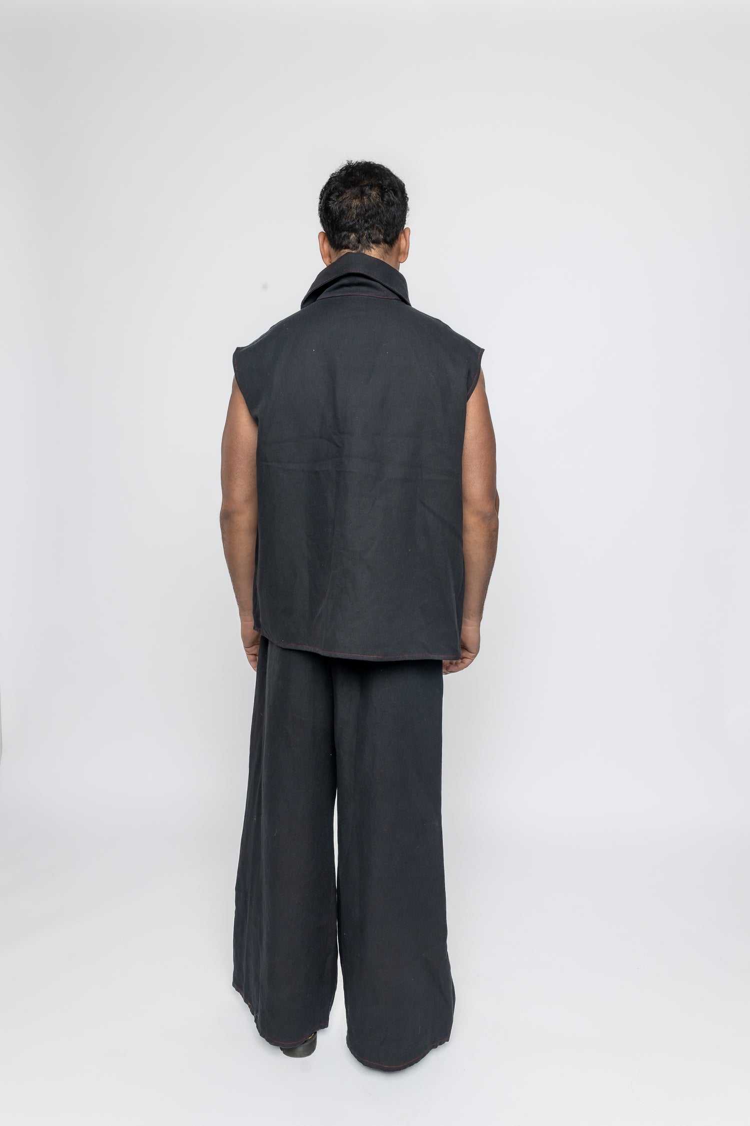Sleveless Top of the Jerico Set in Black Linen-Cotton