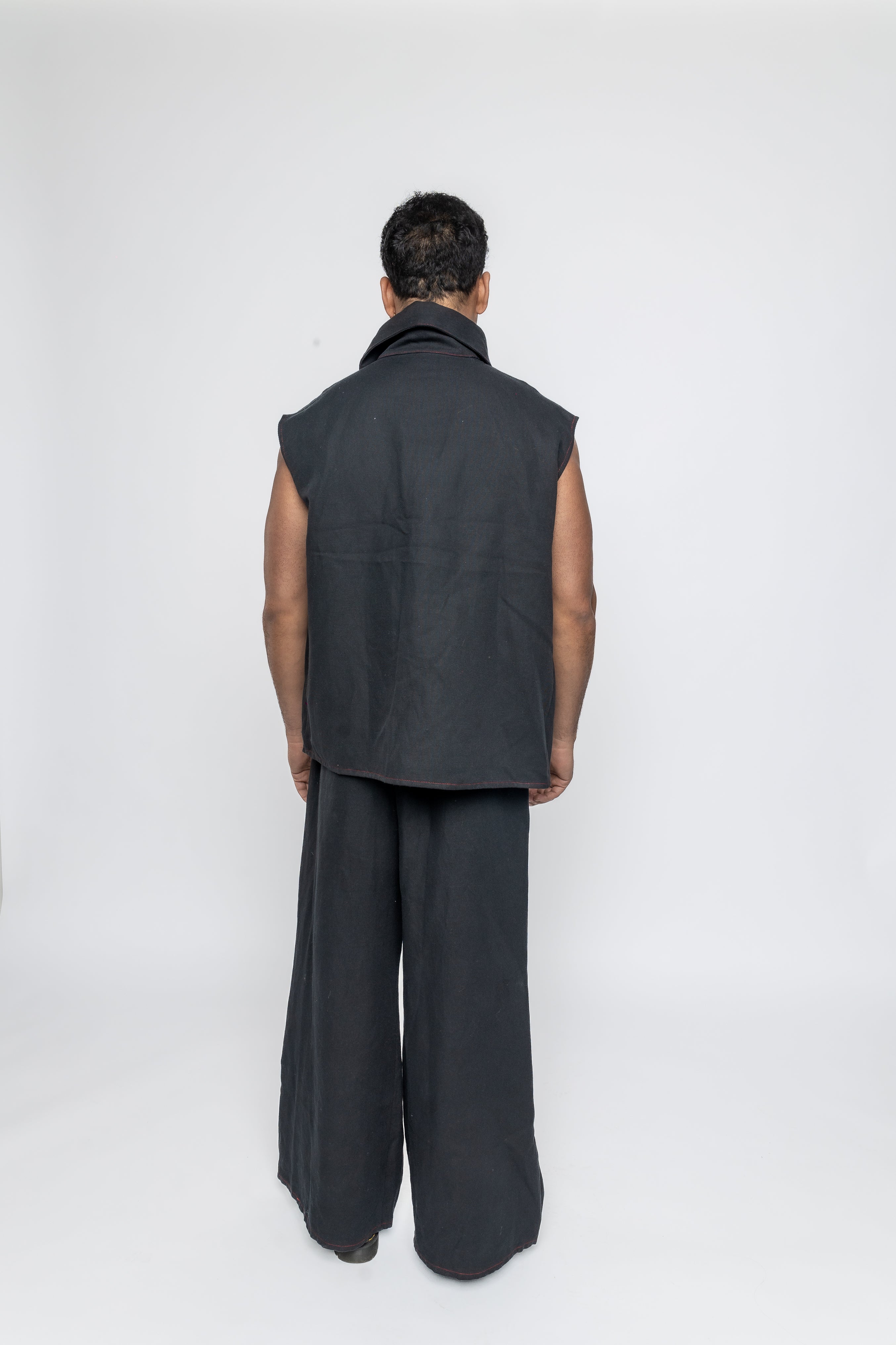 Sleveless Top of the Jerico Set in Black Linen-Cotton