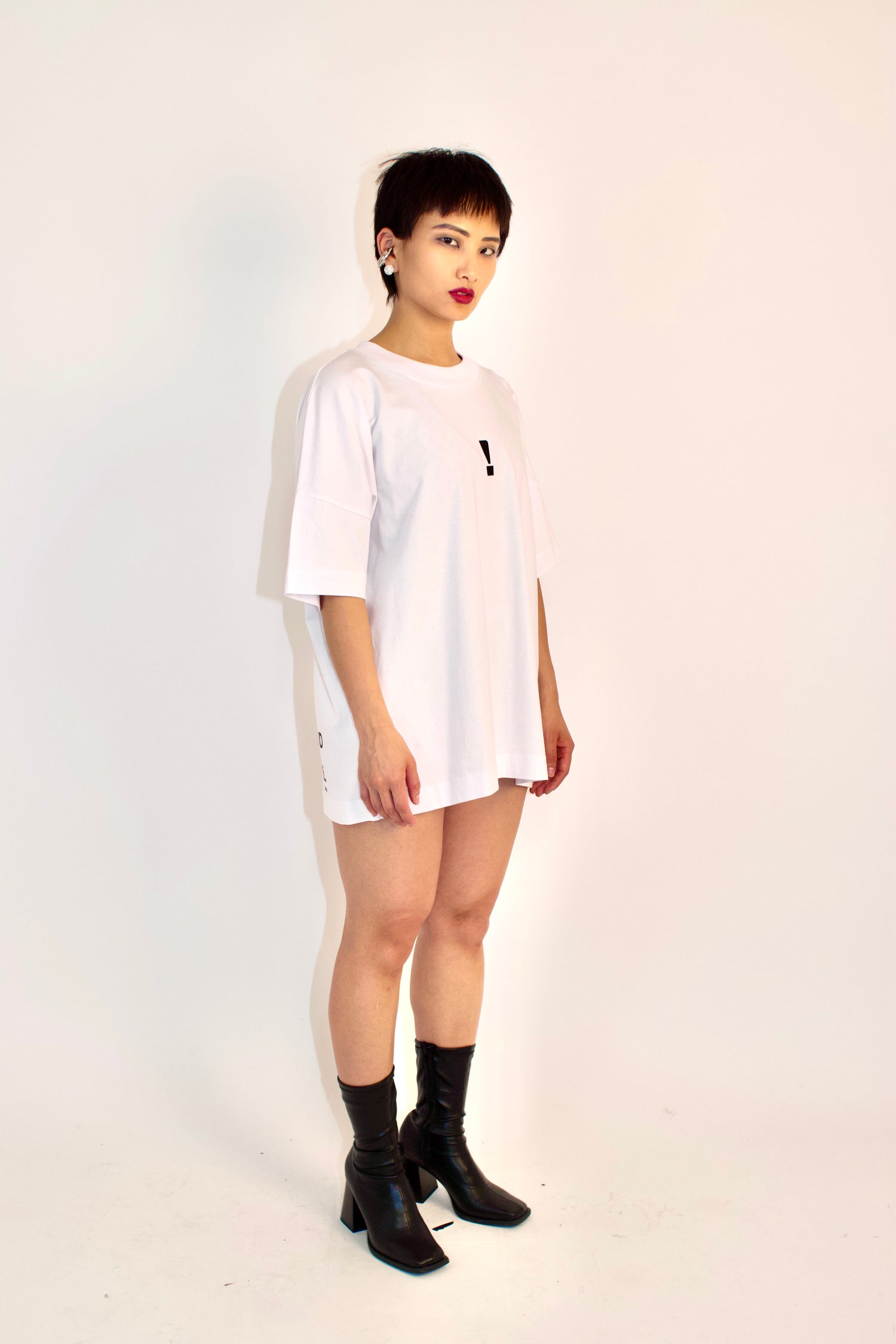Slogan Tshirt - Born Artist T-Shirt - Female Styling