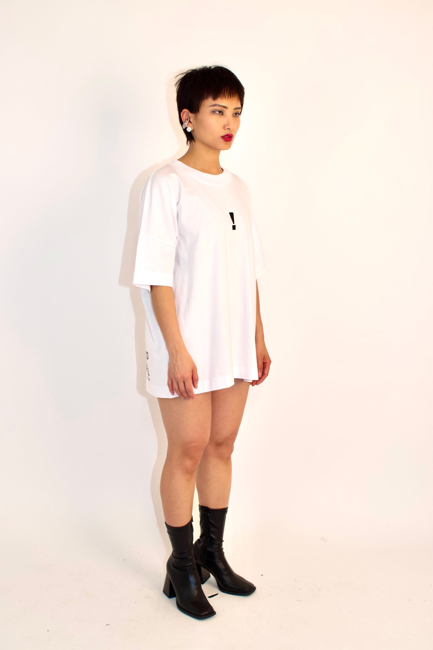 Slogan Tshirt - Born Artist T-Shirt - Female Styling