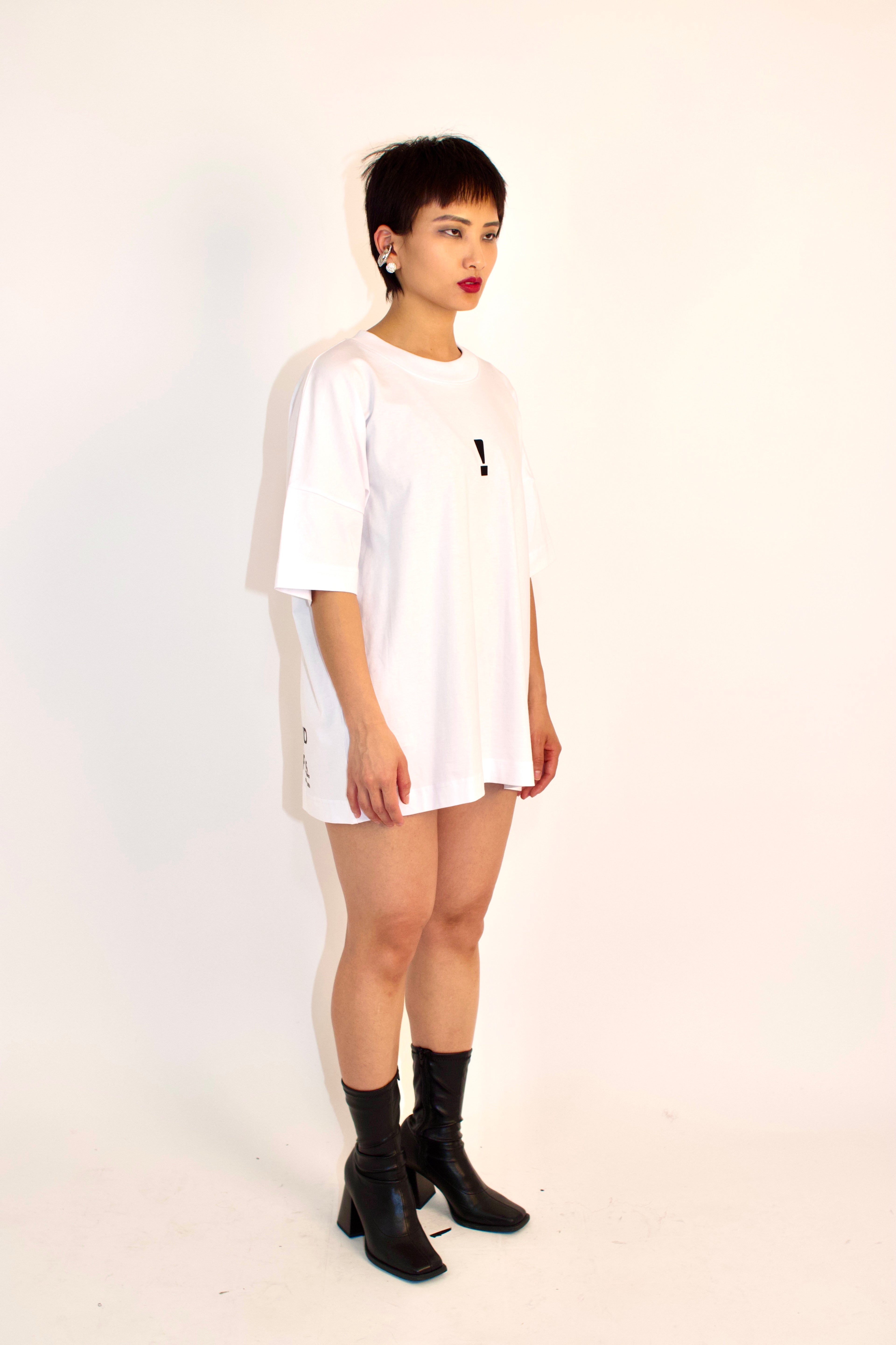 Slogan Tshirt - Born Artist T-Shirt - Female Styling