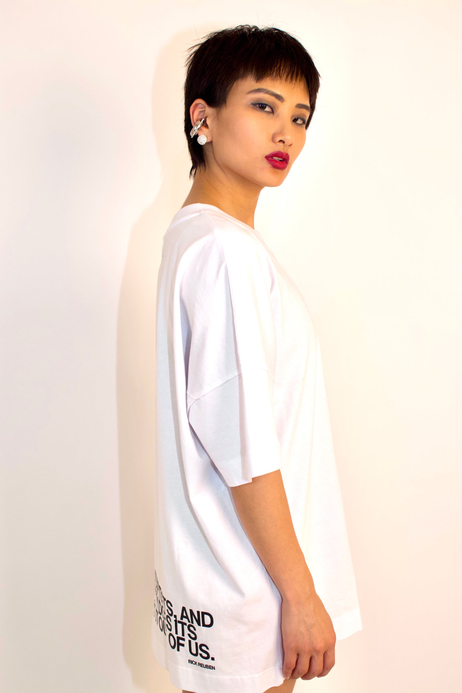 Slogan Tshirt - Born Artist T-Shirt - Female Styling