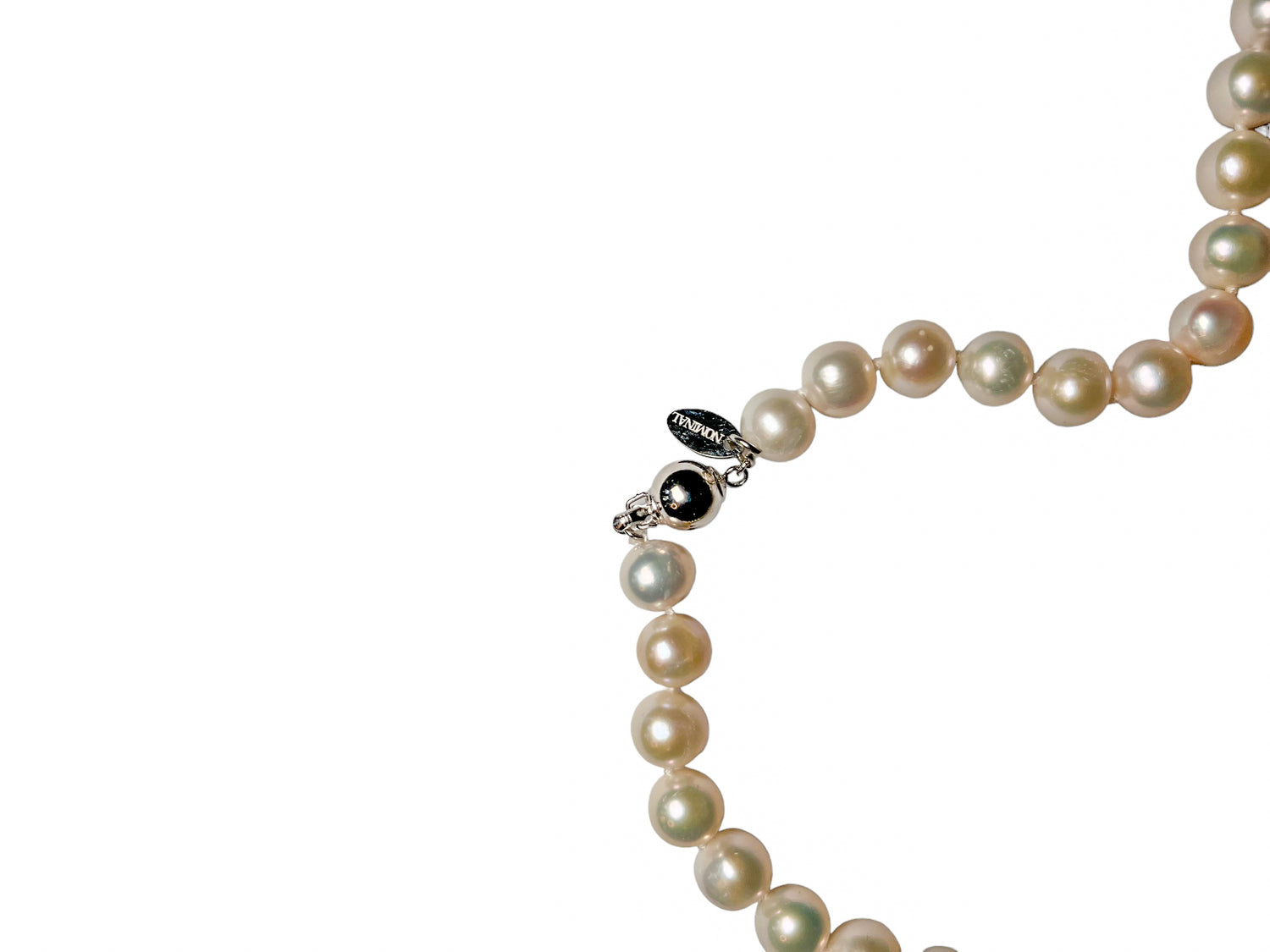 Nominal London Pearl Necklace